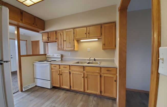 2 beds, 1 bath, $1,095