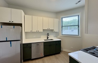 2060 N RACINE