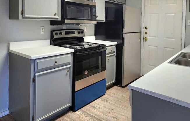 MOVE IN SPECIAL - 50% OFF 1ST MONTHS RENT - TOTALLY RENOVATED 3/2/1 FOR LEASE!