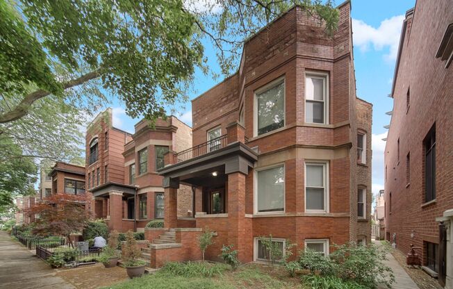 1240 W Cornelia Ave