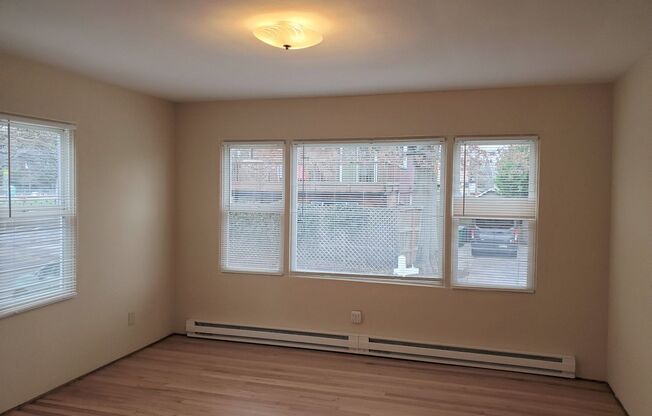 Classic One Bedroom, One Bathroom Apartment in The Heart of Sellwood