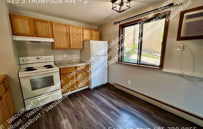425 S THOMPSON AVE