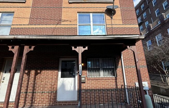 3 beds, 1.5 baths, $1,600, Unit 4053 Parrish St