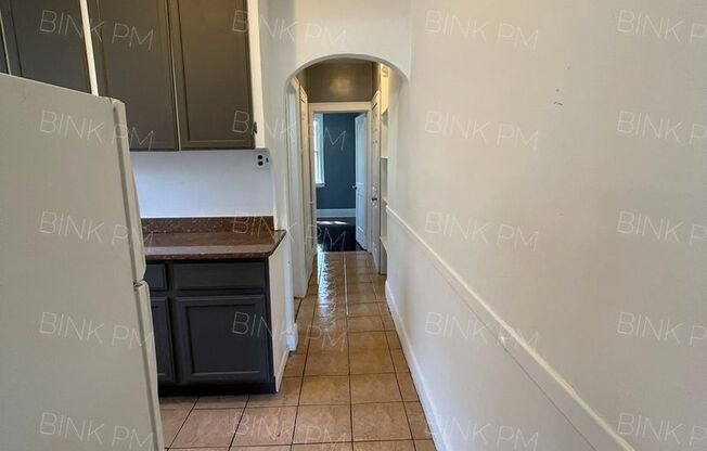 1 bed, 1 bath, $800, Unit Upper 1