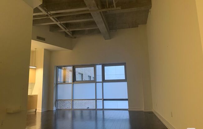 1 bed, 1 bath, 807 sqft, $2,850, Unit 915