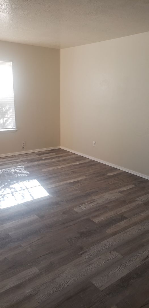 Remodeled 2br, 1b, 813 Sq. ft 1st floor apartment in 4-plex - Next to park