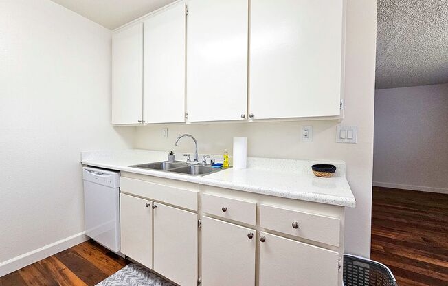 2 beds, 2 baths, 980 sqft, $2,125, Unit 115