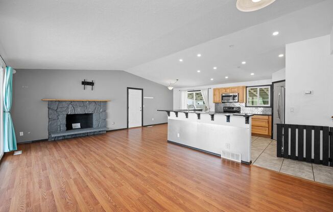 14406 E. 7th Ave. - Large Central Valley Home