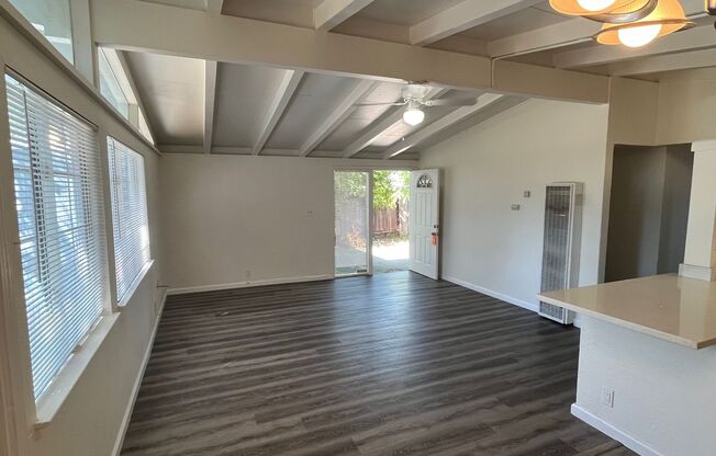 Remodeled 3 Bedroom Home Near Solano Mall Area