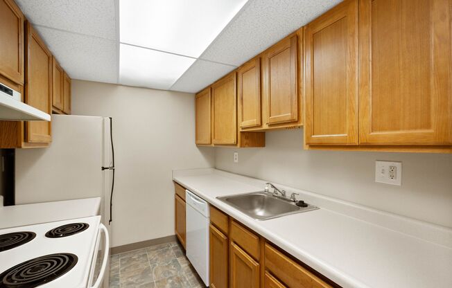 2 beds, 1 bath, 900 sqft, $1,049, Unit 108 D