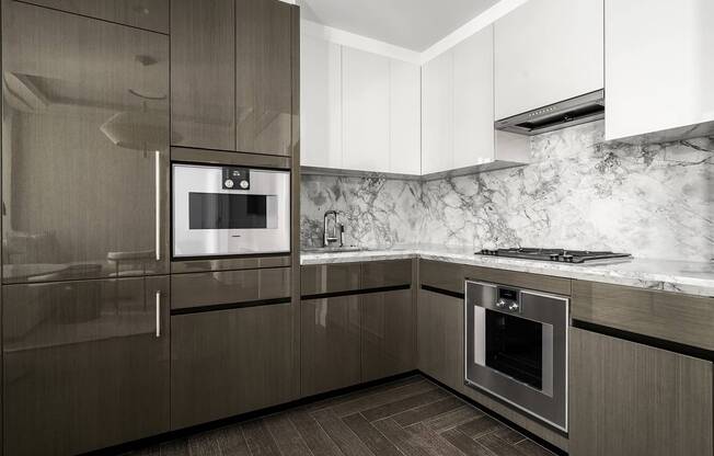 301 AVE 2221