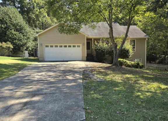 180 PINEWOOD DR