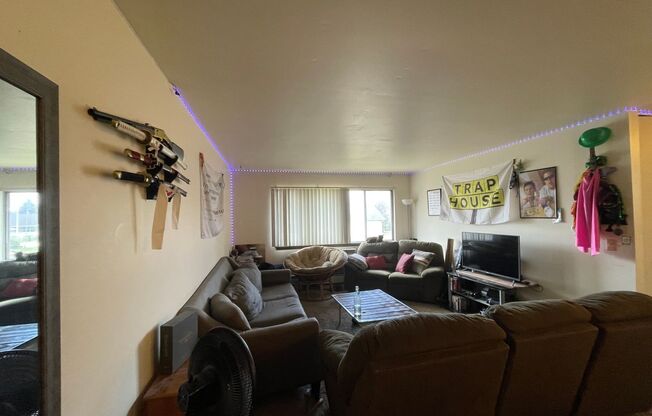 127 S Platten St