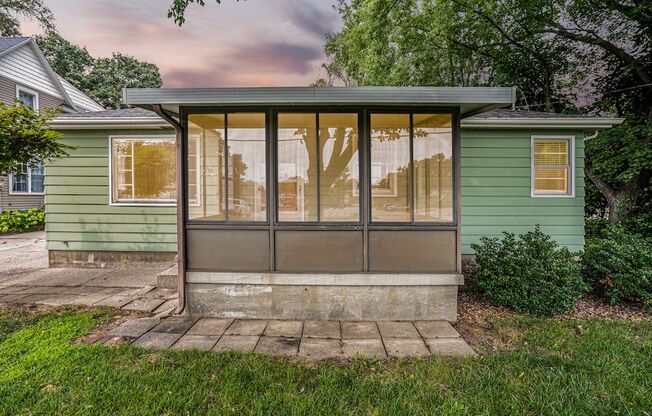 AVAILABLE IN AUGUST! 3 Bedroom, 1 Bath Single Family Home