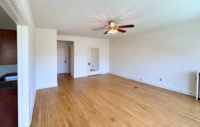 Spacious Living Room - 206