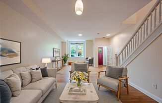 639 11 ST NE