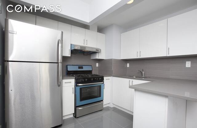 371 W 126 ST