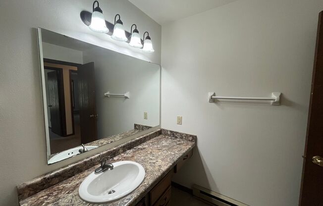 2 beds, 1 bath, 965 sqft, $1,650, Unit 7726RD