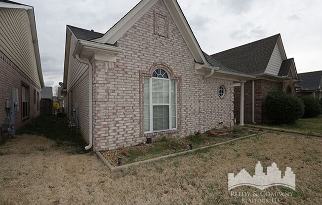 Welcome to 6818 Manslick Rd!
