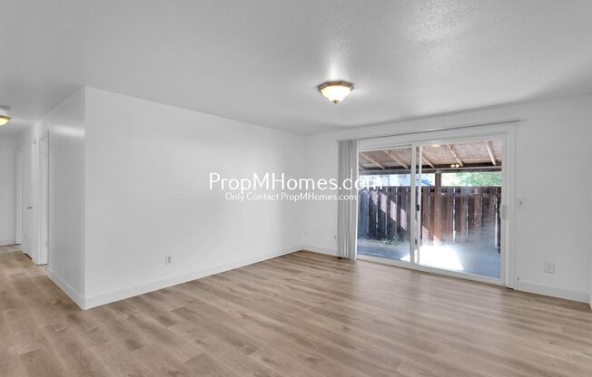 Bright & Light Beaverton Apartment – 3 Bedrooms - NEW PHOTOS