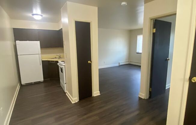 1 bed, 1 bath, 700 sqft, $899, Unit Lovers Lane-118
