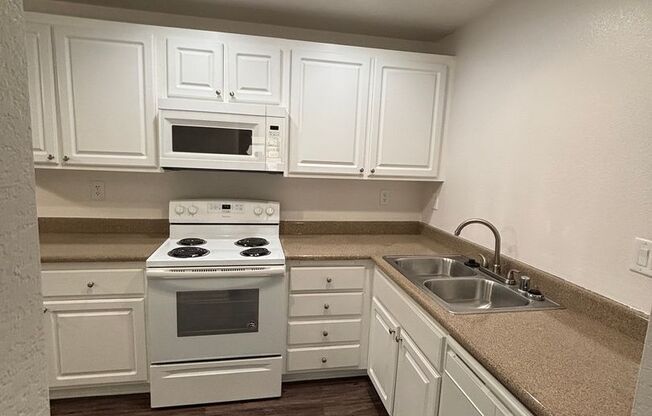 1 bed, 1 bath, 750 sqft, $2,220, Unit 714