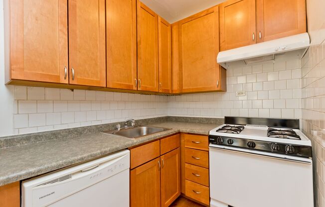 Studio, 1 bath, $1,250, Unit 409
