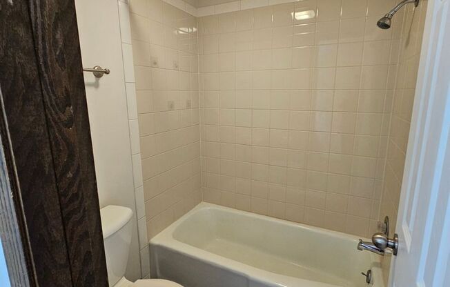 2 beds, 1.5 baths, 950 sqft, $1,425, Unit 17 - 102