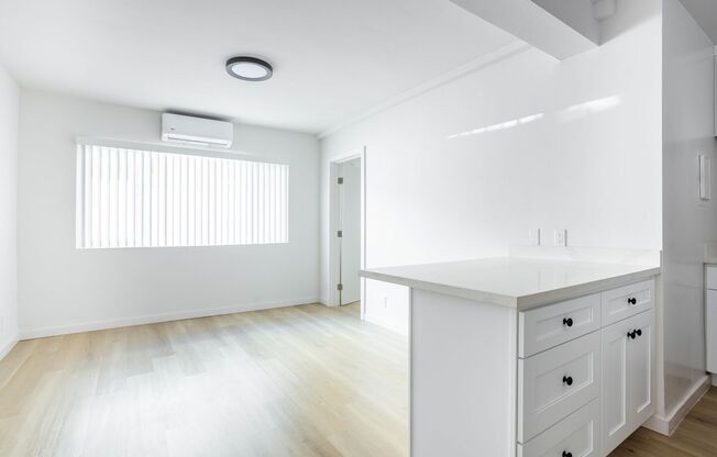 2 beds, 1 bath, 650 sqft, $2,399, Unit 112