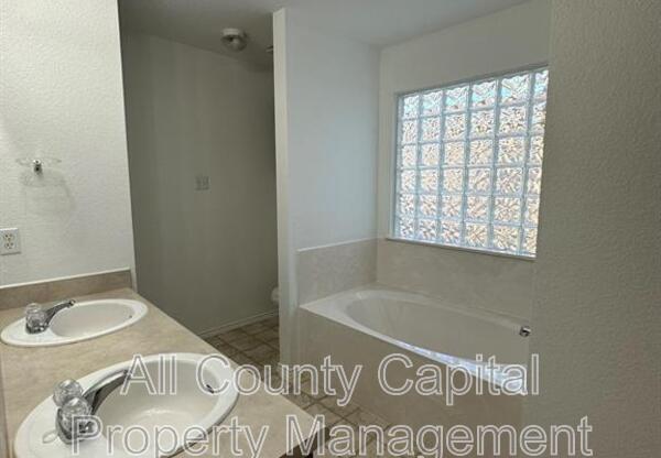 1714 LOST MAPLES LOOP