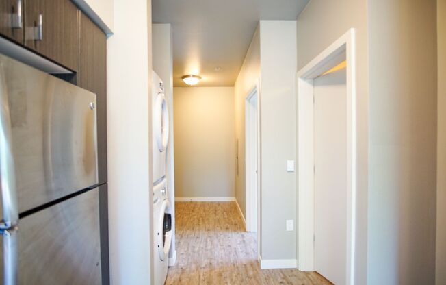 Fabulous & Modern 1 Bedroom w/Huge Windows & Washer/Dryer!