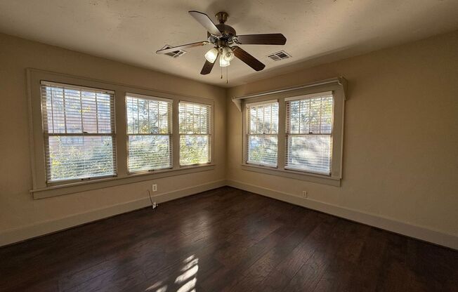 2 beds, 1 bath, $1,295