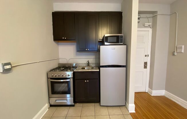 Studio, 1 bath, 450 sqft, $1,400, Unit 213