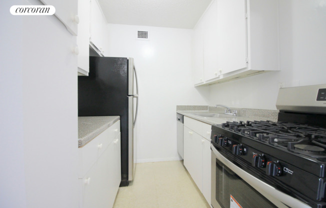 Studio, 1 bath, $3,200, Unit 8H