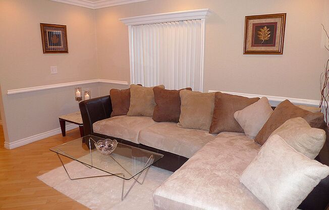 2 beds, 2 baths, 910 sqft, $2,595, Unit 410