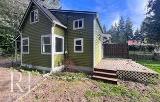 Private Retreat with Expansive Yard & Loft Space