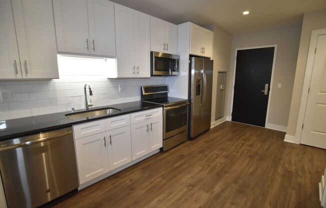 1 bed, 1 bath, 642 sqft, $3,300, Unit 3833-620