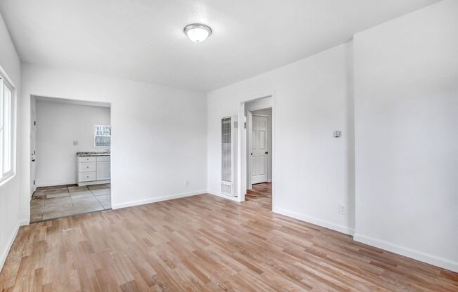 1659  W. Nicolet St.