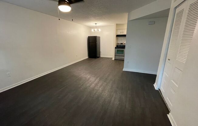 2 beds, 1 bath, 716 sqft, $1,125, Unit 135