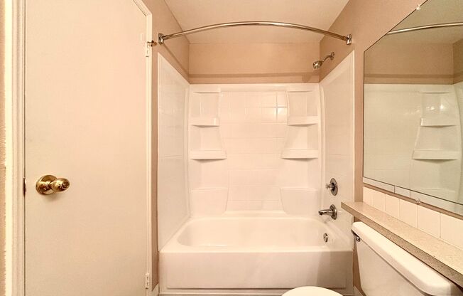 2 beds, 1 bath, 880 sqft, $1,625, Unit 1021