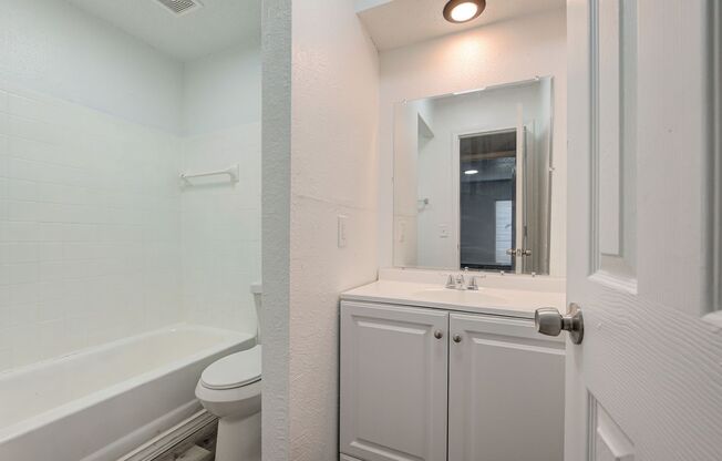 2 beds, 2 baths, 1,050 sqft, $899