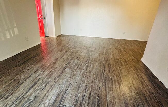 1 bed, 1 bath, 700 sqft, $1,250, Unit 2096