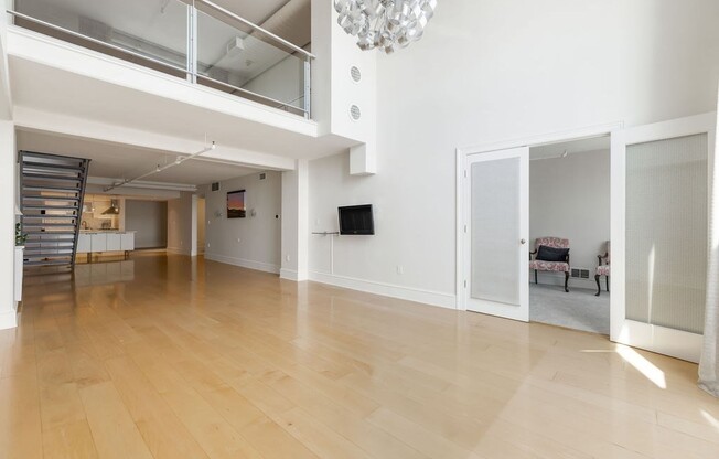 25 CHANNEL CTR ST