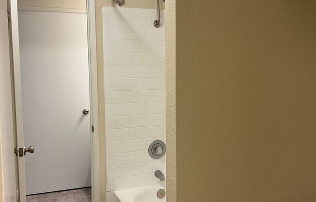 2 beds, 1 bath, 850 sqft, $1,795, Unit #240