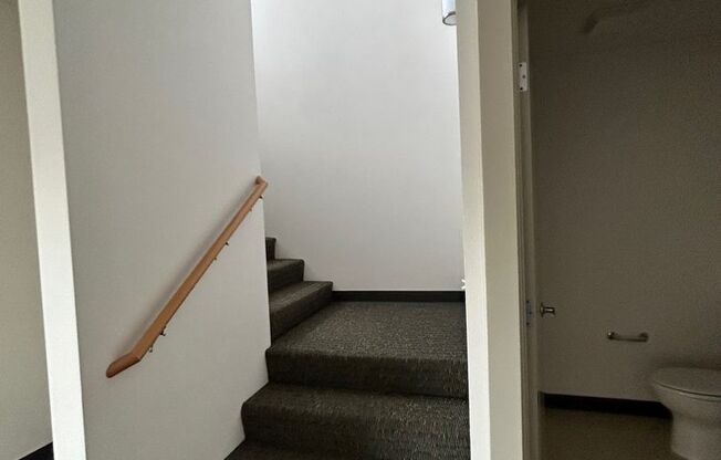 3 beds, 1.5 baths, 1,370 sqft, $1,900, Unit 2440-4