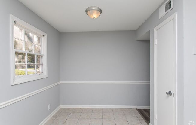 2 beds, 1 bath, 925 sqft, $899, Unit D-02