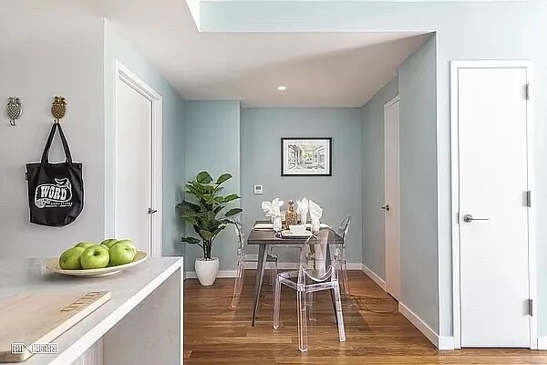 1 bed, 1 bath, $4,350, Unit 525