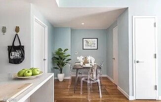 1 bed, 1 bath, $4,350, Unit 525