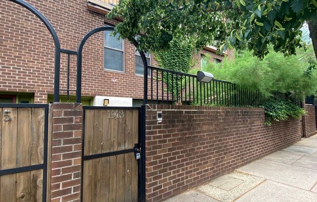 Spacious 3 Bedroom Townhouse in Franklintown!