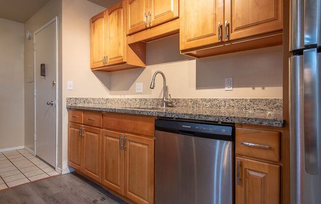 Updated Large 1 bed 1 bath Updated Unit in Convenient Renton Location!!